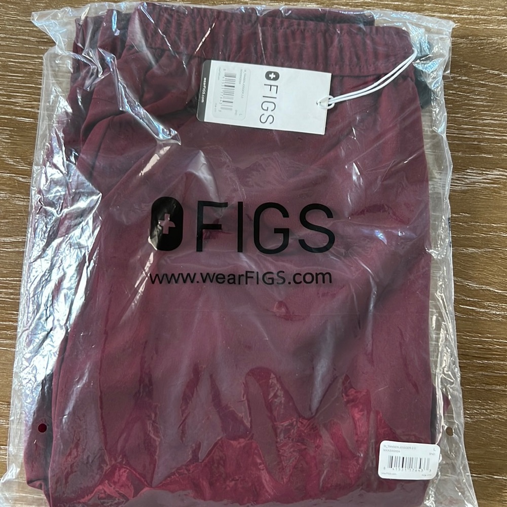 Fig’s men’s tansen jogger. Burgundy size Large